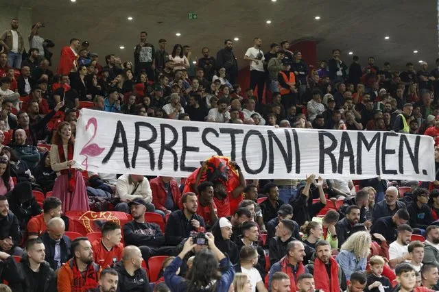 “Arrestoni Ramën”/ Thirrjet kundër kryeministrit, protestë edhe në “Air Albania”