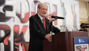 ‘Ata që na treguan barin, përfunduan të papunë’- Berisha në SHBA: Ata që përgatitën ndalimin tim e sot janë non-grata në vendin e tyre
