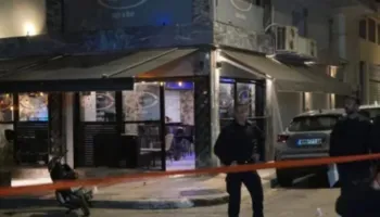 Atentat në mes të Athinës, 4 persona hapin zjarr me breshëri plumbash ndaj lokalit, plagoset vajza 10-vjeçare shqiptare! Policia greke jep detajet, nëna e fëmijës…