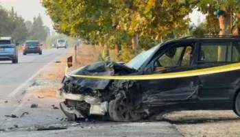 ‘Audi’ përplaset “kokë më kokë” me ‘Benz’-in në Levan-Tepelenë, humb jetën njëri prej shoferëve (EMRI)