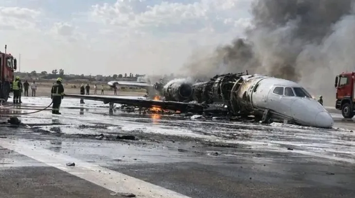 Avioni privat i miliarderit turk del nga pista dhe merr flakë në Libi, pezullohen fluturimet, kaos në aeroport!