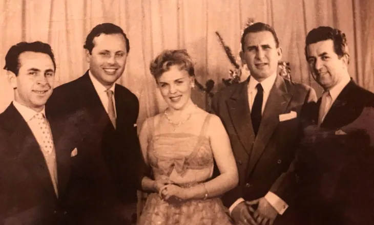 Avni Mula, Nina Mula, Ibrahim Tukiçi, Boris Plumbi e Gjon Athanas… “të pavdekshmit” në një foto