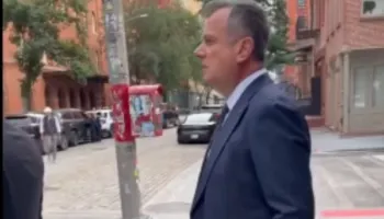 Balla sulmon protestuesit shqiptarë në New York: Sorra! Persona me histori ‘shtëpish bari’