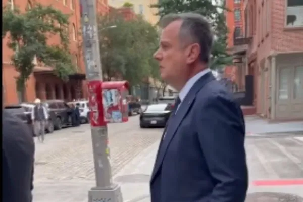 Balla sulmon protestuesit shqiptarë në New York: Sorra! Persona me histori ‘shtëpish bari’