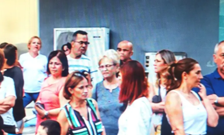 Banorët e “Kika 1” protestojnë për lejen e kullës 24-katëshe