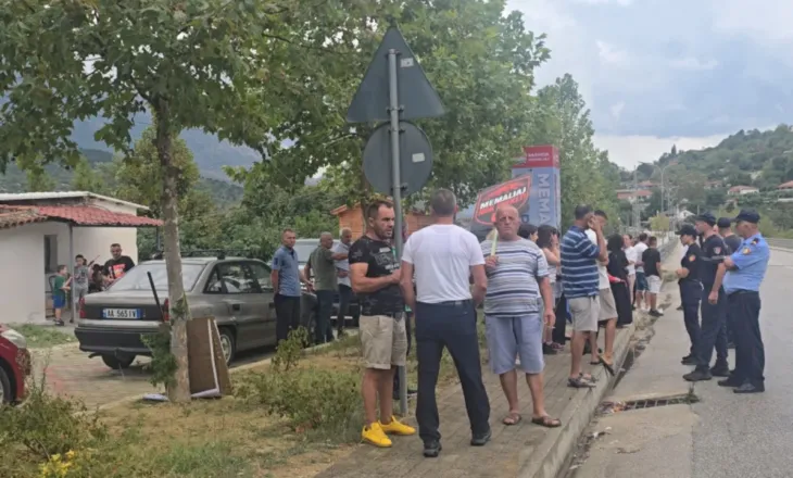 Banorët në protestë: “Mos e prekni Memaliajn!”, bllokohet aksi kryesor