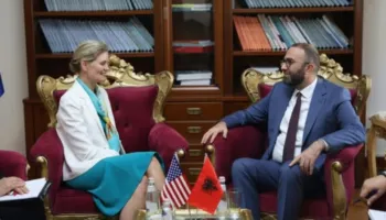 Bardhi takohet me VanHorn në Kryesinë e Kuvendit: SHBA aleat i çmuar dhe strategjik i Shqipërisë!