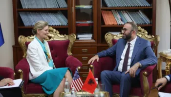 Bardhi takohet me VanHorn në Kryesinë e Kuvendit: SHBA mbetet aleat i çmuar dhe strategjik i Shqipërisë