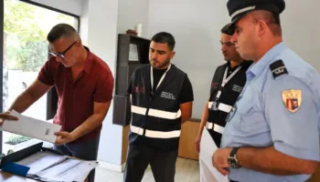 Bashkia e Tiranës kontrolle ndaj agjencive funerale, masa për reklamat dhe ekspozimin në zonat e banuara