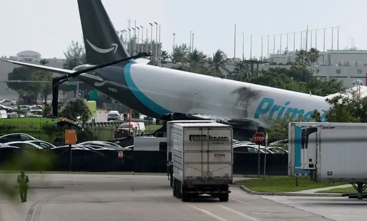BBC: Pesë të vdekur pas rrëzimit të një aeroplani mallrash të Amazon në aeroportin e Miamit