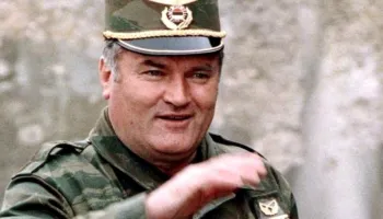 BE reagon pas vdekjes së Mlladiqit dhe ceremonisë shetërore në Serbi: Kriminel lufte, glorifikimi i tij nuk ka vend në Evropë