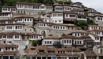 Berati, qyteti i një mbi një dritareve, 82 vjet nga çlirimi