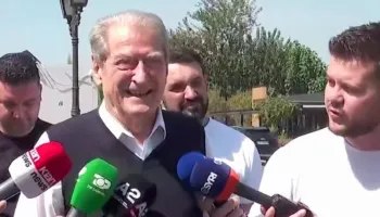 Berisha flet nga Rinasi para nisjes për në SHBA: Do u them un erdha…ky për Shqipërinë është udhëtimi i viteve