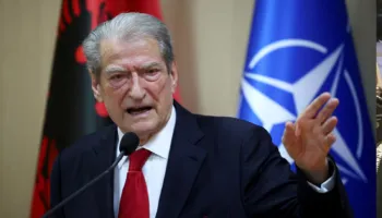 Berisha i ashpër ndaj qeverisë: Çdo ditë del një faqe e zezë