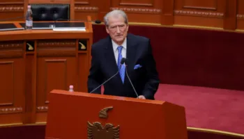Berisha: Ky është parlamenti i Ergys Agasit, ndërsa Vlora Hyseni ishte shërbëtore e krimit, Ramës dhe Vuçiçit