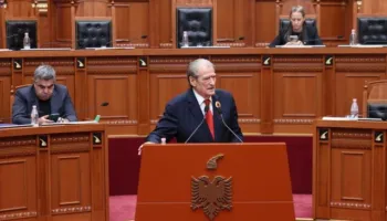 Berisha-socialistëve: Edi Rama është kryepisi, si minj do ju marrë me vete në anijen që po mbytet