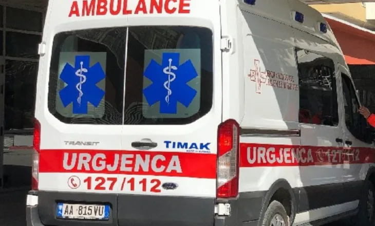 Bie nga shtylla punonjësi i One Albania, përfundon në spital (EMRI)