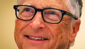 Bill Gates paralajmëron se AI pa kontroll mund të ‘shkaktojë një miliard vdekje’ dhe bën thirrje për monitorim