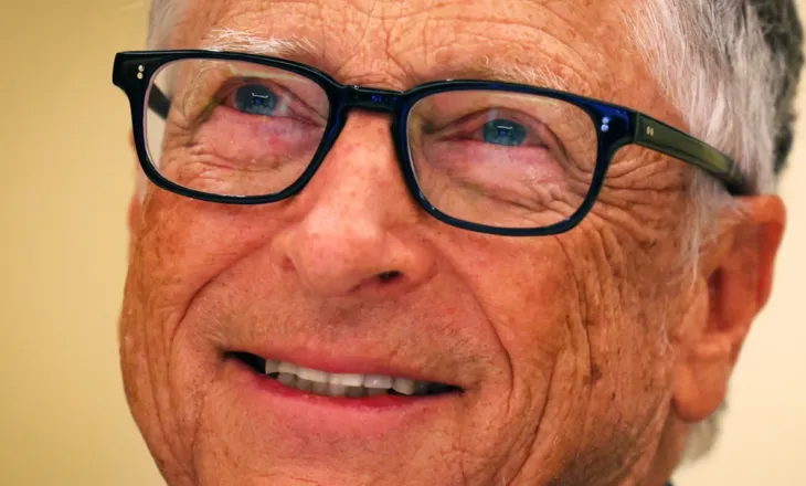 Bill Gates paralajmëron se AI pa kontroll mund të ‘shkaktojë një miliard vdekje’ dhe bën thirrje për monitorim