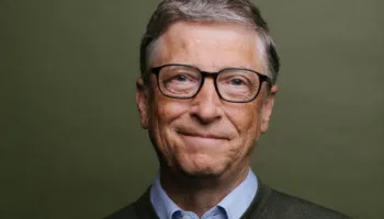 Bill Gates: Tri punët e vetme që do t’i mbijetojnë revolucionit të Inteligjencës Artificiale