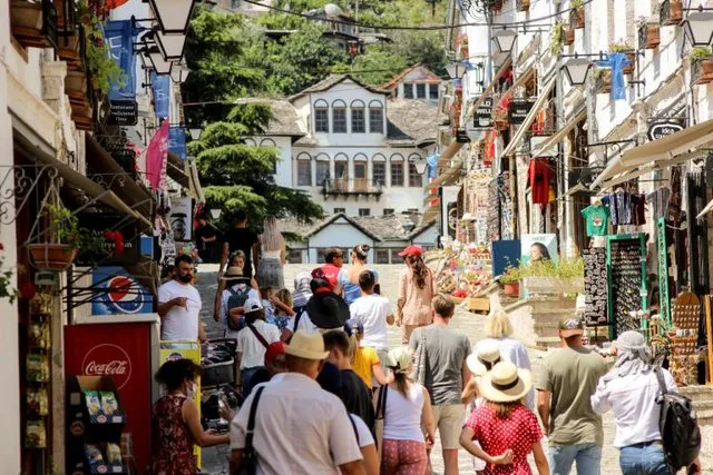Bizneset e turizmit kërkojnë subvencionim nga qeveria për rrogat e punonjësve sezonalë
