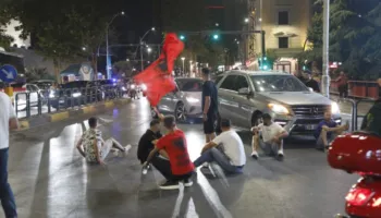 “Bllokim rruge dhe prishje të qetësisë publike”, arrestohet një protestues dhe procedohen 14 të tjerë