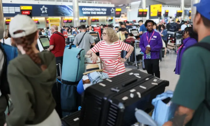 Bllokohen fluturimet në Britani, një plan ushtarak dyshohet se shkaktoi problemin