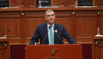 Blushi thërret në interpelancë Ramën: Çfarë masash do marrë Qeveria për të rrëzuar aktgjykimin ndaj ish krerëve të UÇK?