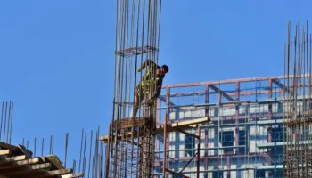 Borxhi rëndon ndërtimin/ 27% e kompanive kanë hua më të madhe se kapitali