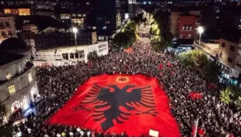 Britania lëshon njoftim urgjent shtetasit e saj, në lidhje me protestat