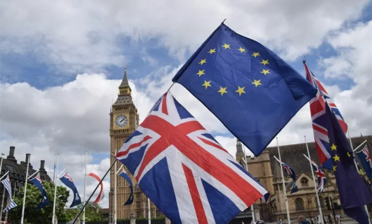 Britania shqyrton mundësinë e rikthimit në BE –