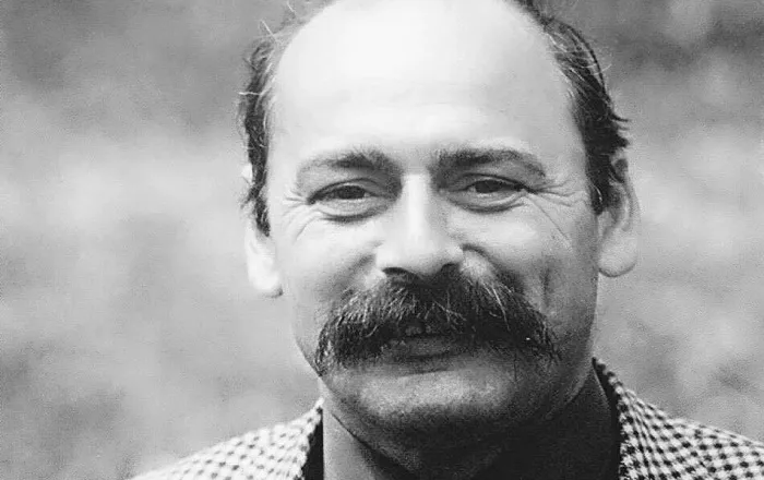 Buqetë me poezi të Teodor Kekos: Larg syve mbetën buzëqeshjet…