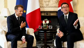 Burnham dhe Macron në “një mendje”, bien dakord të shtojnë masat kundër kalimeve ilegale në Kanalin Anglez