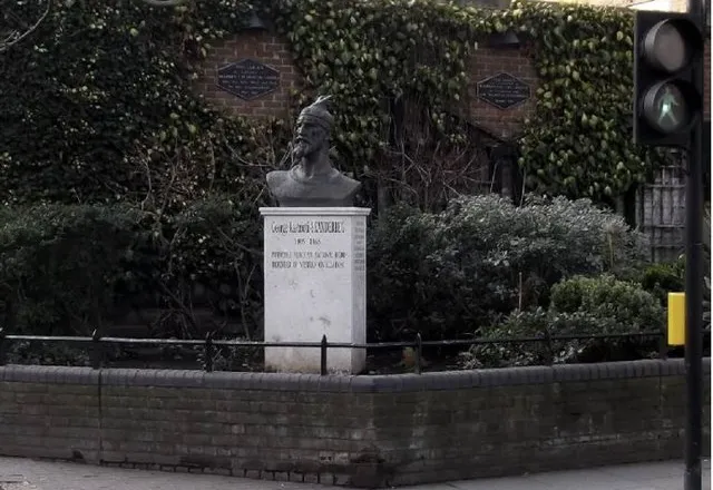 Busti i Skënderbeut “zhduket” nga Londra, Mal Berisha ngre alarmin: Kush vendosi ta heqë?