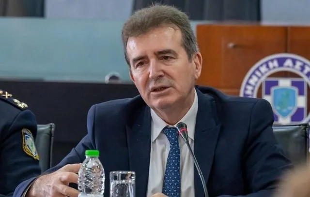 “Call Centerat shqiptare po na mashtrojnë”, ministri grek lëshon alarmin: Do arrestohen të gjithë!