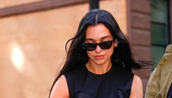 Çantat me print leopard janë rikthyer fuqishëm, Dua Lipa tregon si t’i kombinoni