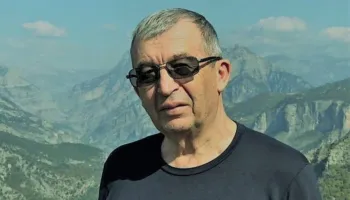 Çapajev Gjokutaj: S’guxon njeriu me hy në rrjete sociale se “përmbytesh” nga selfiet