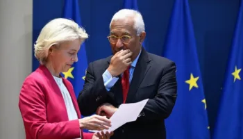 Ceremonia shtetërore e “Kasapit të Bosnjës”, Von der Leyen dhe Costa: Pamjet nga varrimi i Mlladiçit në Beograd ishin tronditëse!