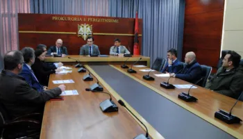 Çështja e pagave/ Prokurorët shqyrtojnë padinë civile, diskutohet edhe kallëzimi penal ndaj Financave! Edhe SPAK dorëzon listpagesat me formulën e re