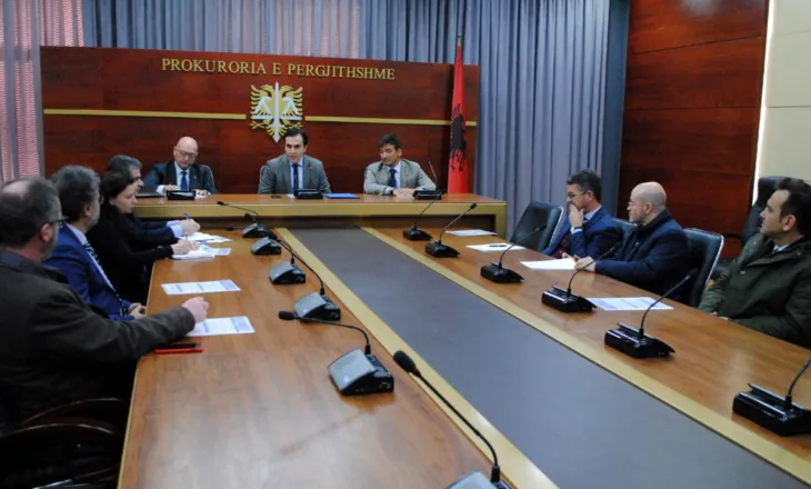Çështja e pagave/ Prokurorët shqyrtojnë padinë civile, diskutohet edhe kallëzimi penal ndaj Financave! Edhe SPAK dorëzon listpagesat me formulën e re