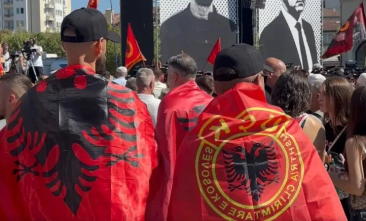 “Çfarë drejtësie është kjo?”/ Dënimi i ish-krerëve të UÇK, mijëra qytetarë protestojnë në Prishtinë: A ka kjo gjykatë flamur për të mbuluar këtë turp?