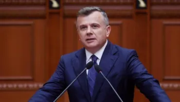 “Çfarë ligësie dhe turpi”- Balla akuza Opozitës: Manipuloi me videon e nxënësve në Tuz për propagandë politike, kukullat e bufit Sali…
