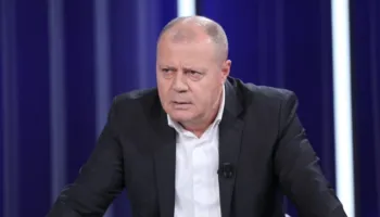 “Çfarë shoqërie fisnore!”/ Nano ironizon pritjen me valle të Berishës: Ja pse shqiptarët nuk e votojnë PD-në