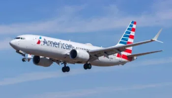 “Çmenduri” dhe panik në avionin e “American Airlines”, pasagjerja zhvishet dhe provokon udhëtarët me veprime të pahijshme!