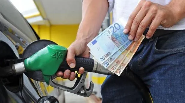 Çmimi i naftës mbi 200 lekë për litër! Ministria e Financave: Në korrik u importuan 75 mijë tonë karburant