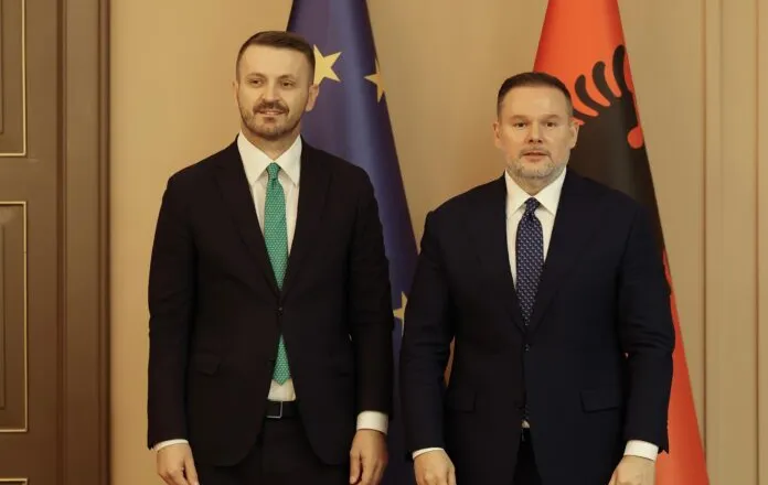 Demo pret në takim ministrin e Administratës Publike të Malit të Zi, Marash Dukaj: Shkëmbim përvojash në rrugën e përbashkët drejt BE