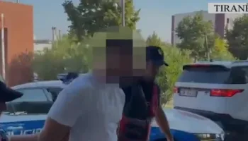 DETAJET/ Joz “Shpulla” u gjet i fshehur në tualet kur Policia shkoi në Fushë Kuqe, gjenden fishekë dhe sekuestrohet Land Rover
