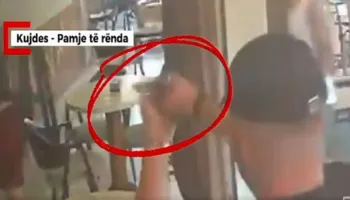 Dhunimi i të miturit ndez konfliktin/ Dy të rinj shkojnë të armatosur në lokal
