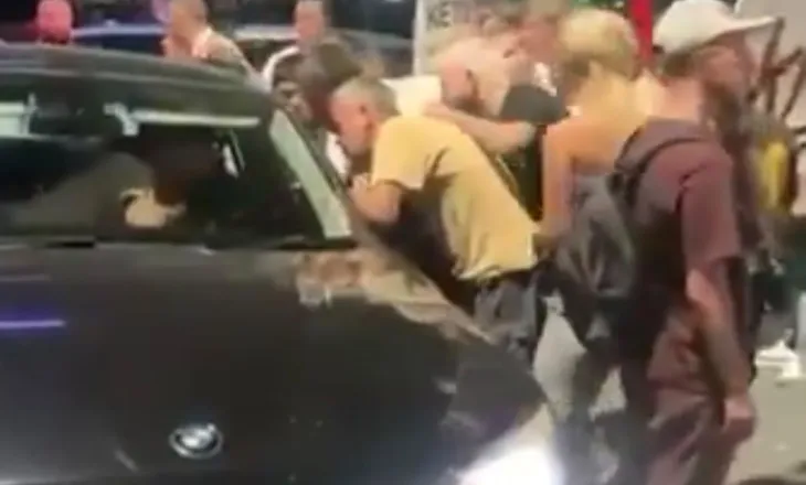 Dhunoi disa kalimtarë, arrestohet 33-vjeçari, procedohen 15 të tjerë pas tubimit në Tiranë