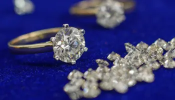 Diamantet humbasin shkëlqimin: Çmimet bien në nivele historike